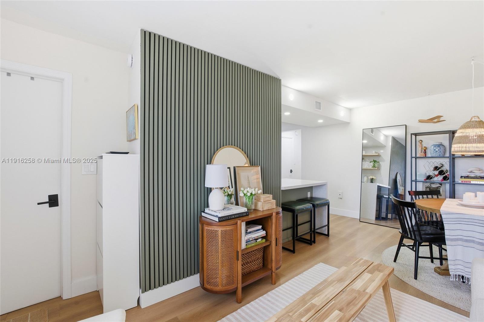 1100 11th St #405 Miami Beach, FL 33139