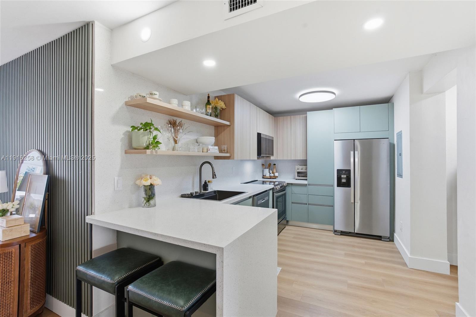 1100 11th St #405 Miami Beach, FL 33139