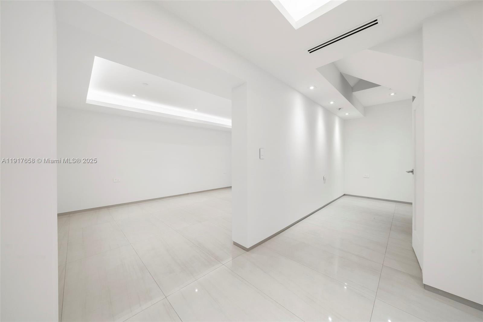 7490 SW 56th Ct Miami, FL 33143