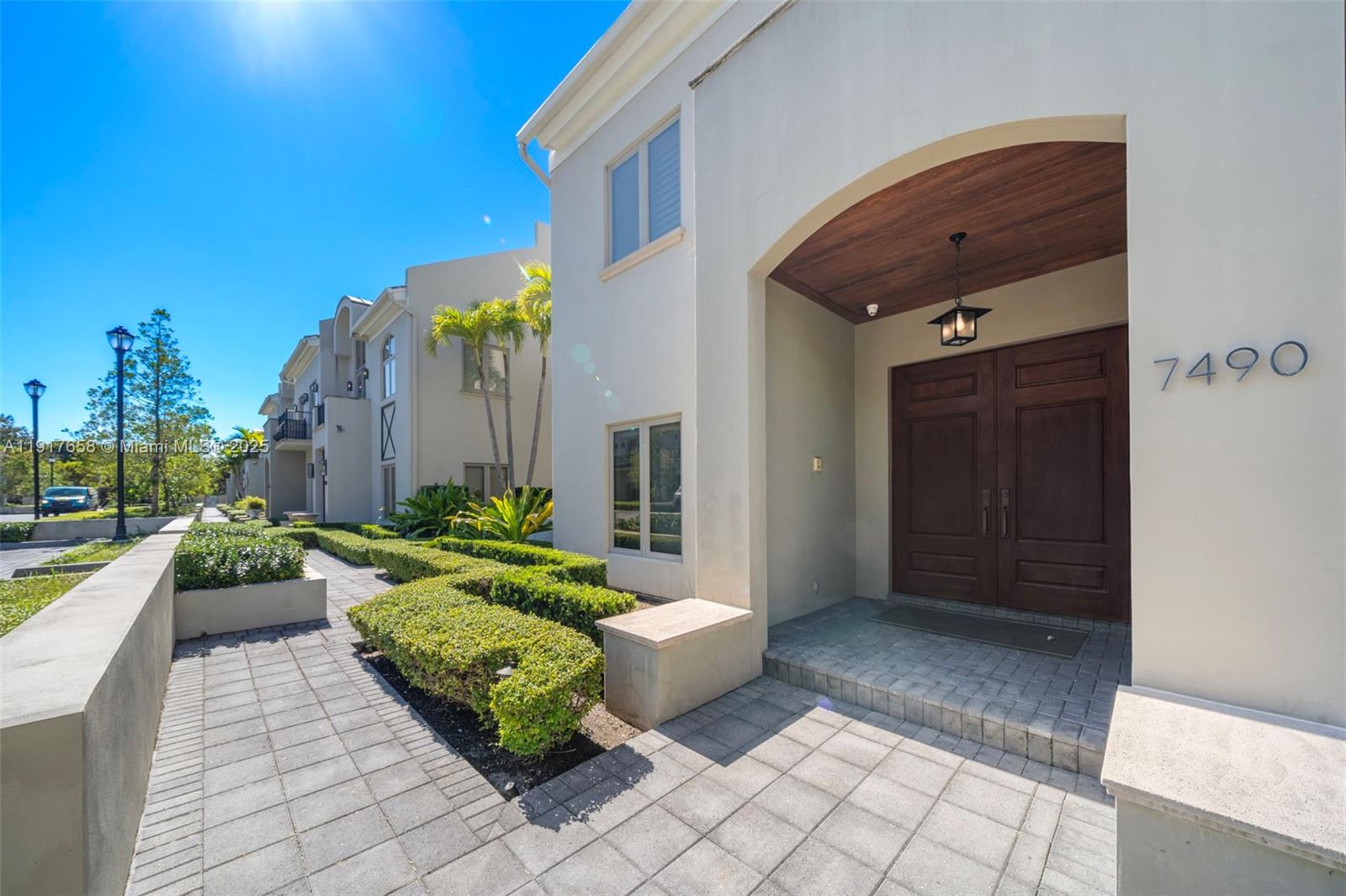 7490 SW 56th Ct Miami, FL 33143