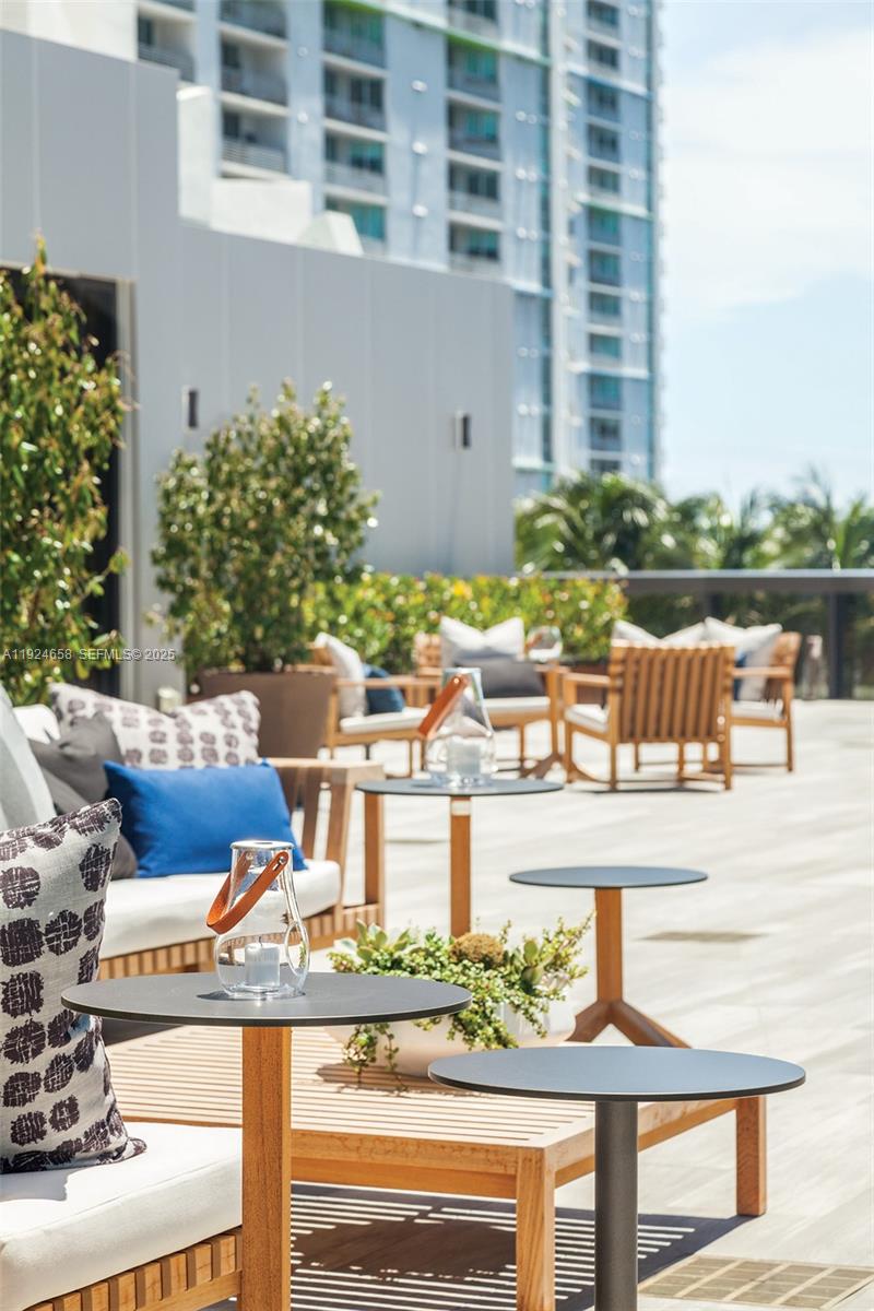 300 Biscayne Blvd Way #2208W Miami, FL 33131