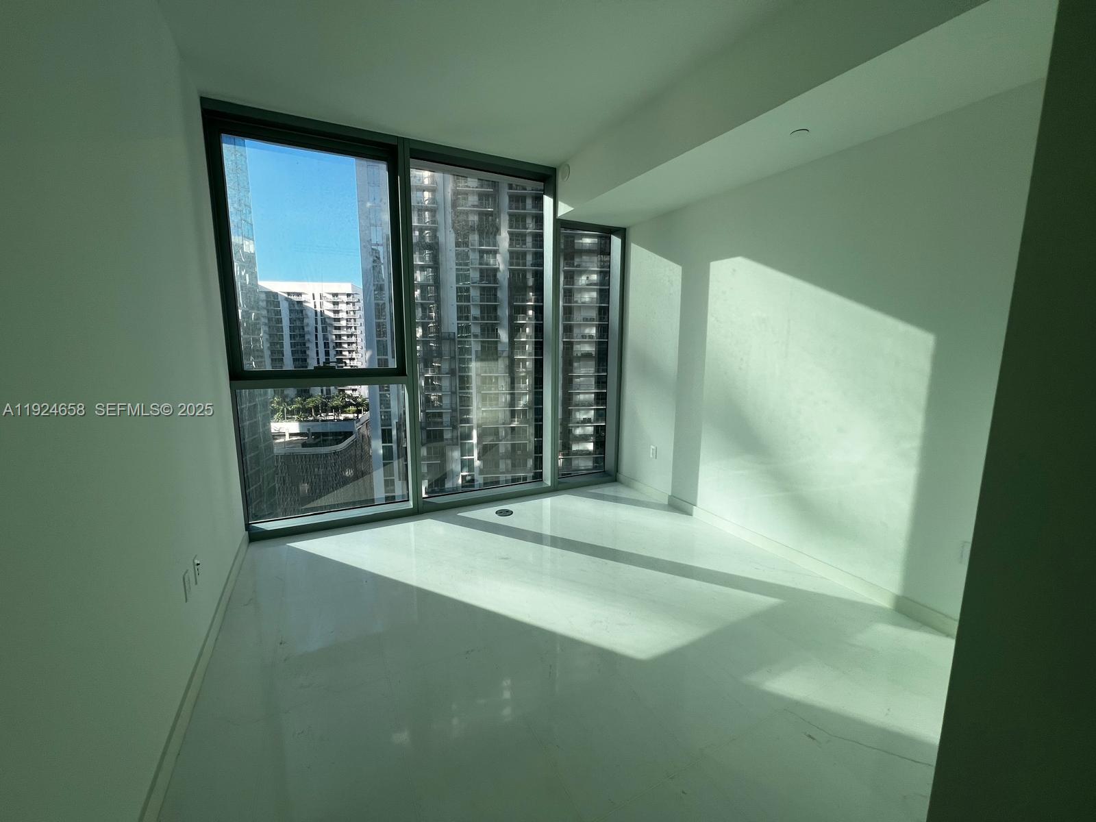 300 Biscayne Blvd Way #2208W Miami, FL 33131