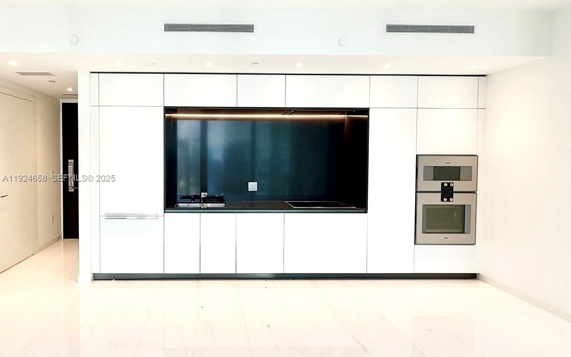 300 Biscayne Blvd Way #2208W Miami, FL 33131