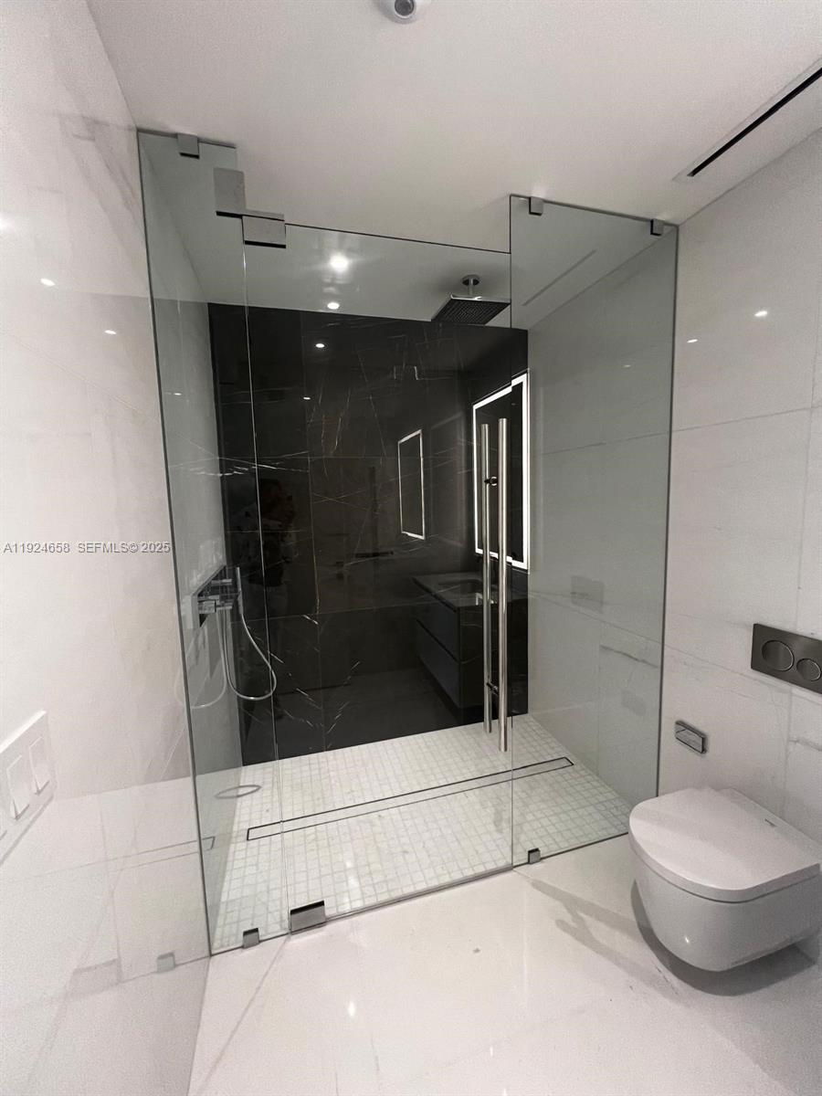 300 Biscayne Blvd Way #2208W Miami, FL 33131