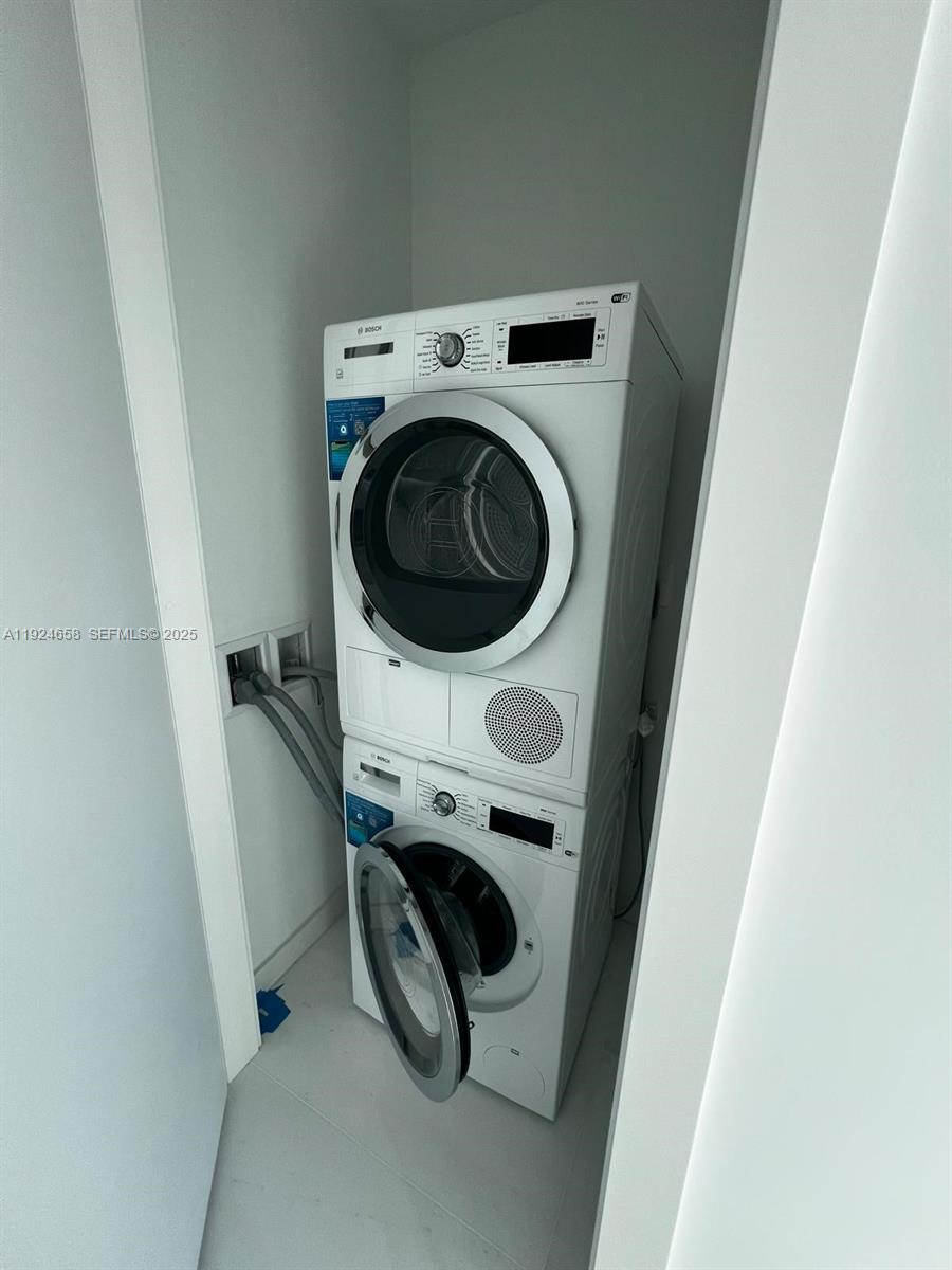 300 Biscayne Blvd Way #2208W Miami, FL 33131