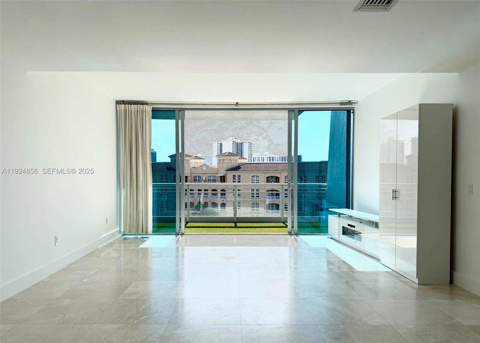 2950 NE 188th St #525