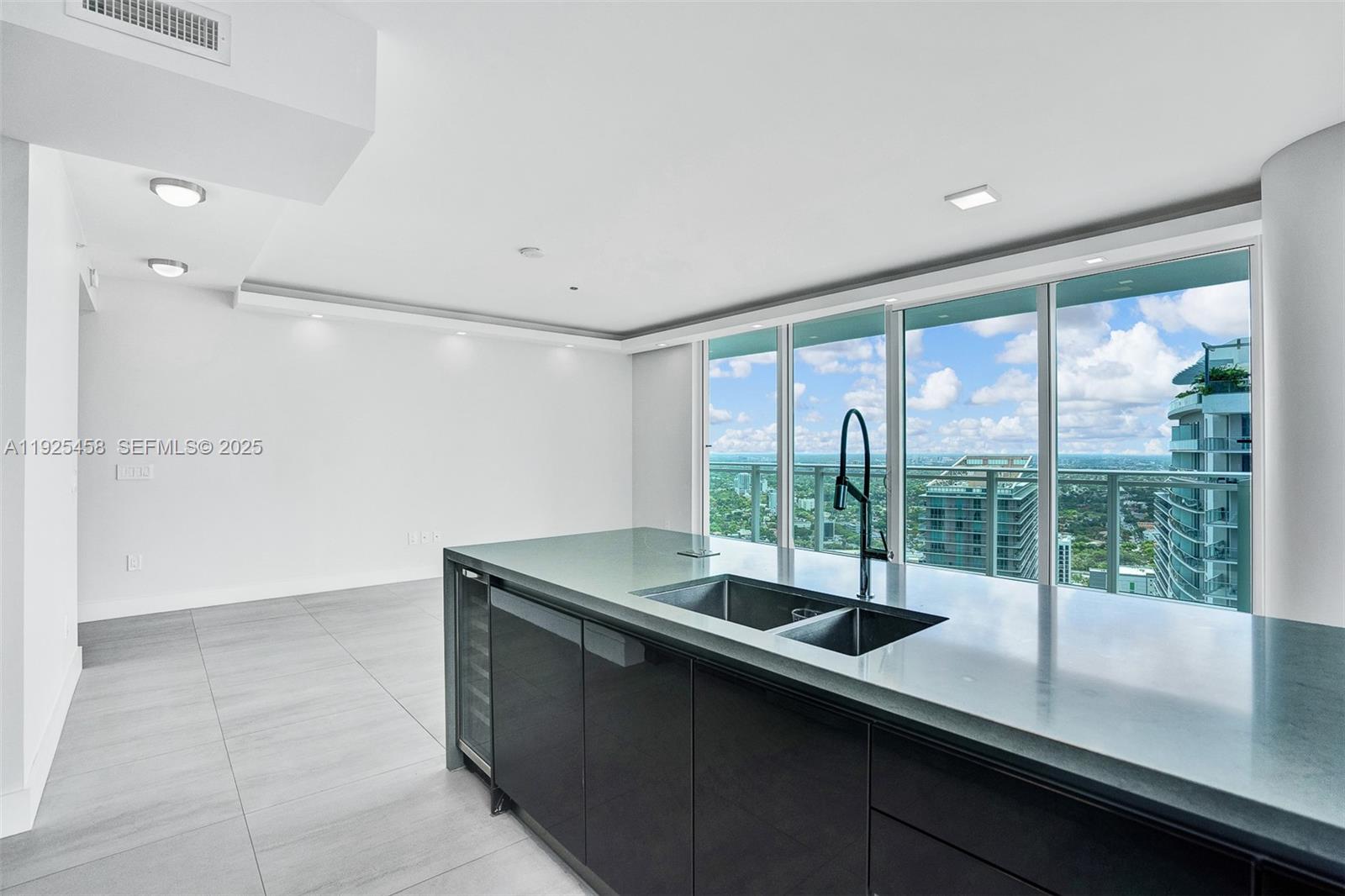 1080 Brickell Ave #4109 Miami, FL 33131