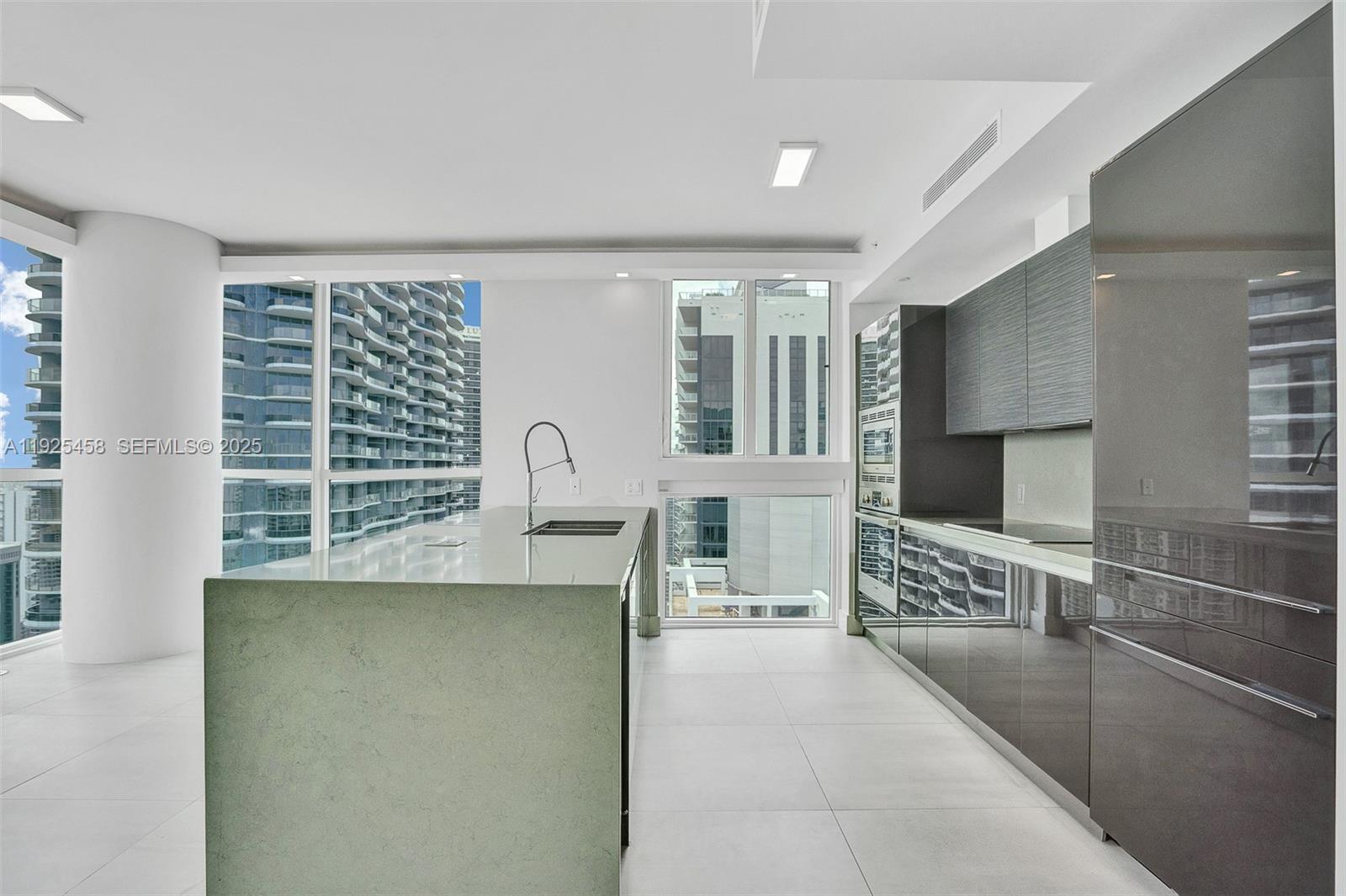 1080 Brickell Ave #4109 Miami, FL 33131