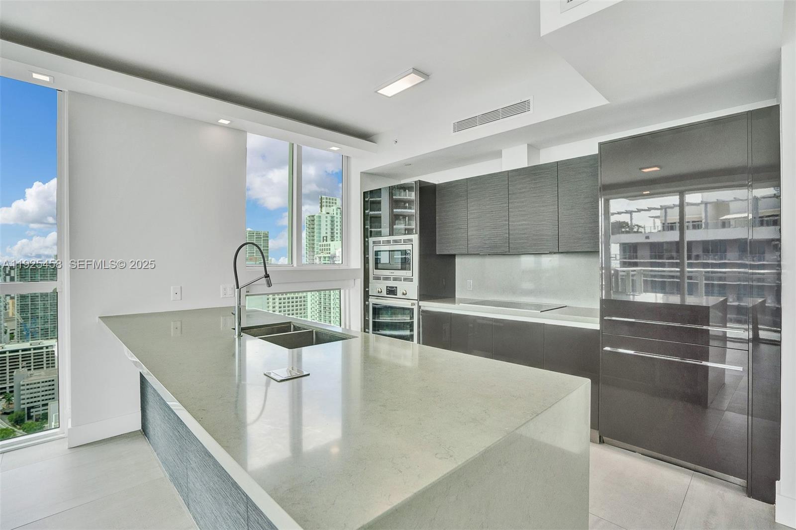 1080 Brickell Ave #4109 Miami, FL 33131