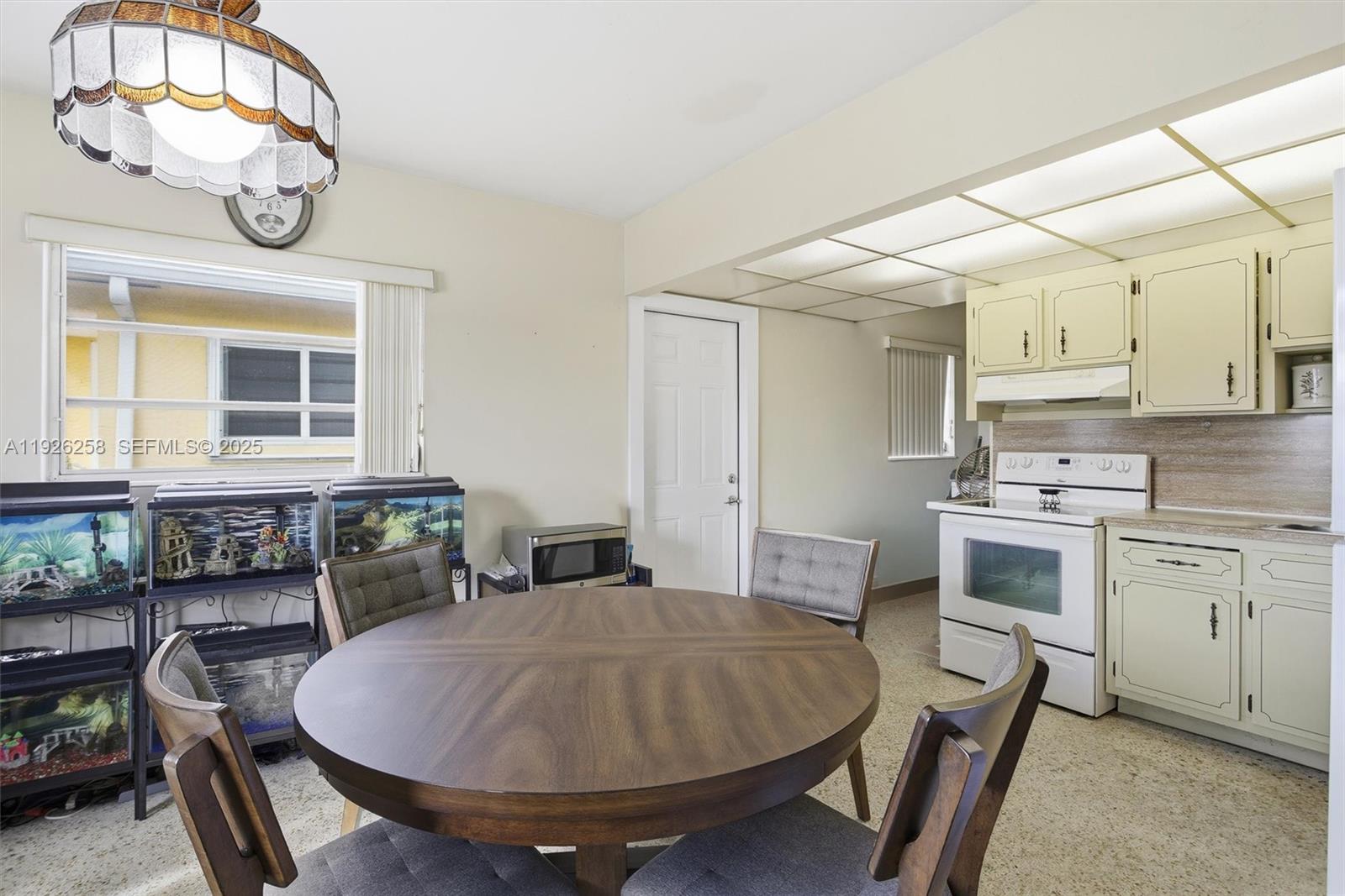 10551 SW 27th St Miami, FL 33165