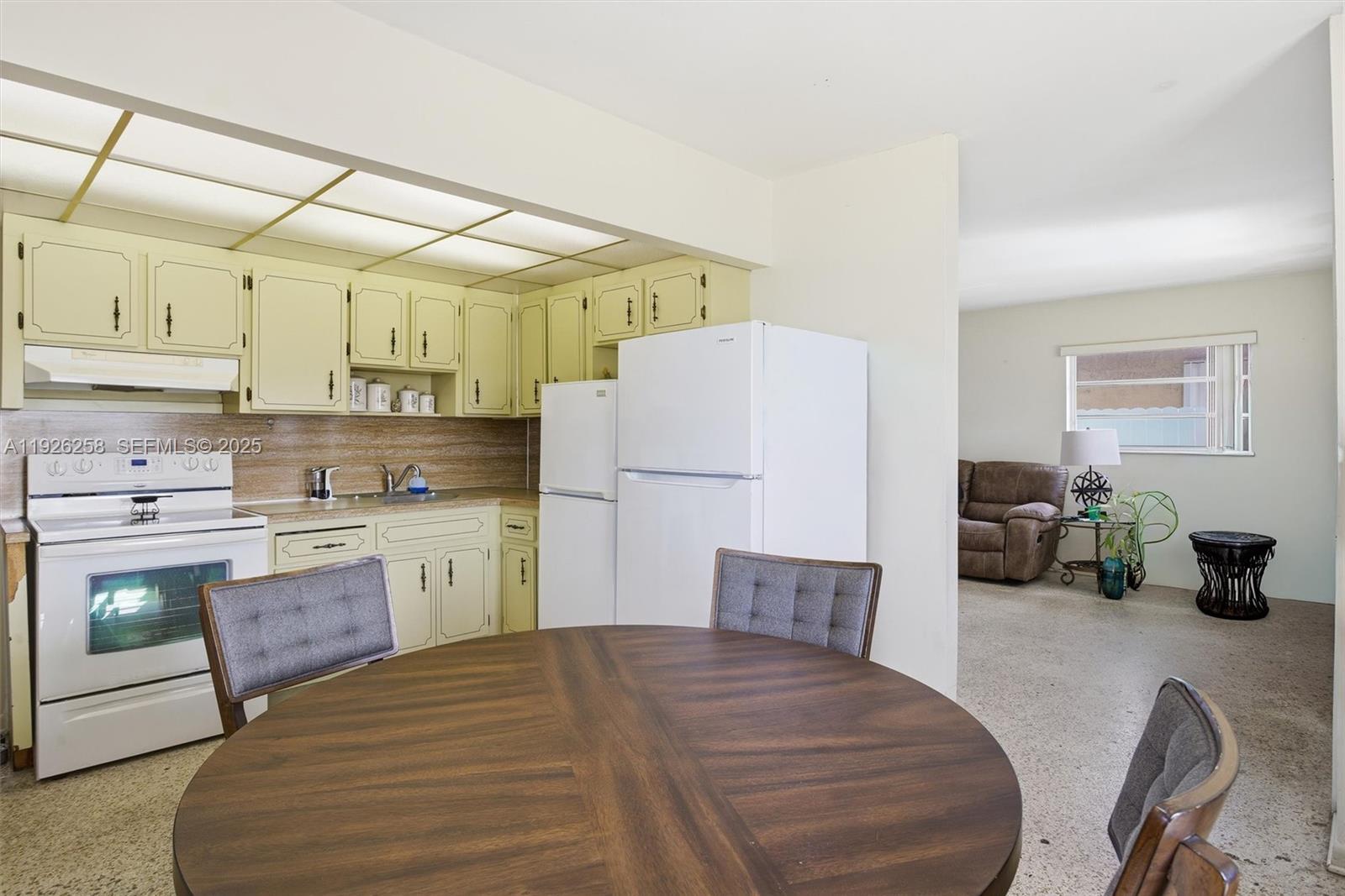 10551 SW 27th St Miami, FL 33165