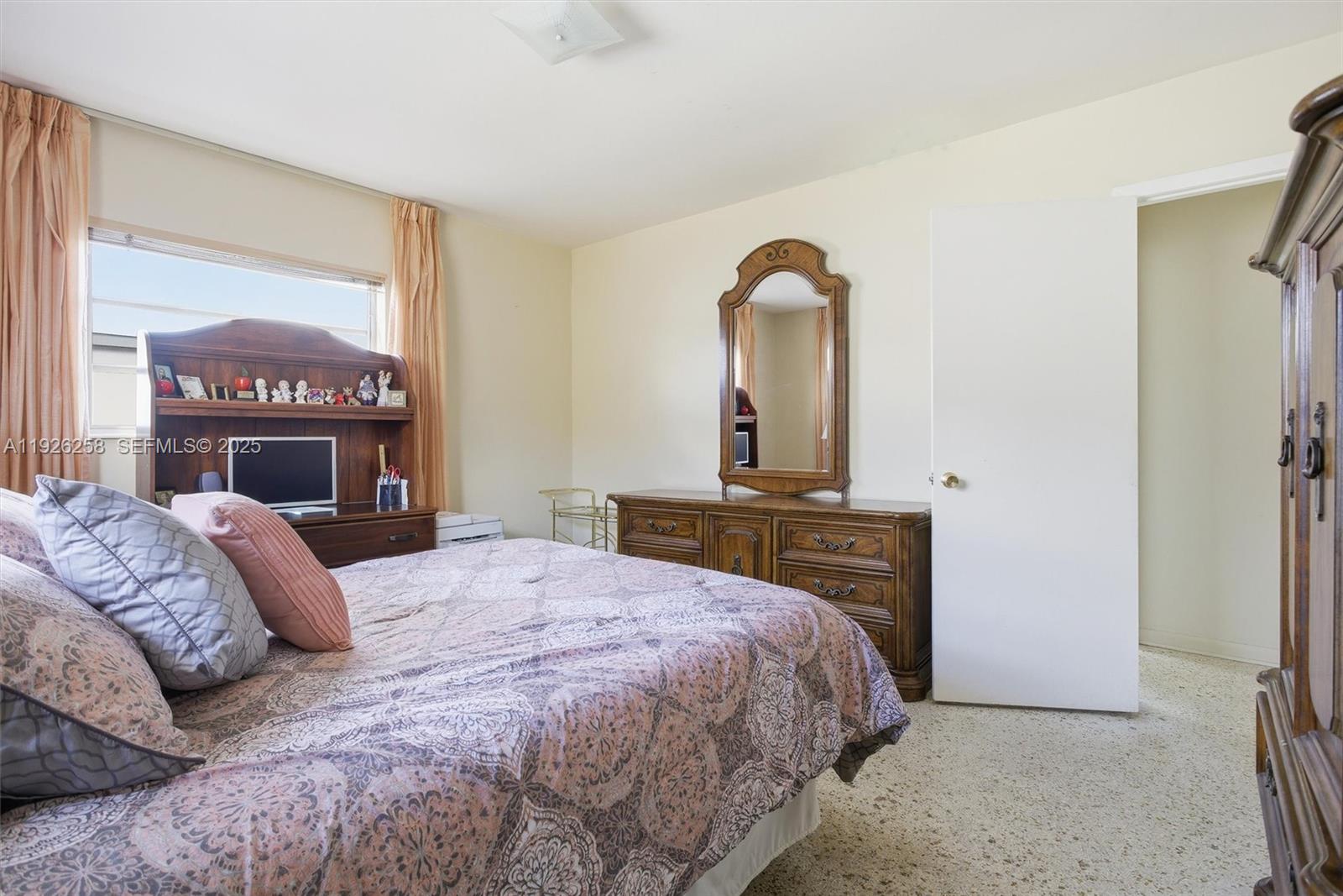 10551 SW 27th St Miami, FL 33165