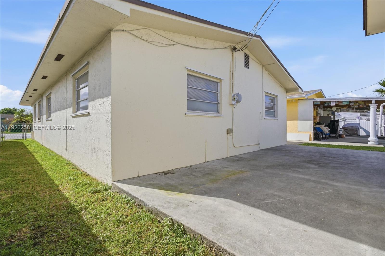 10551 SW 27th St Miami, FL 33165