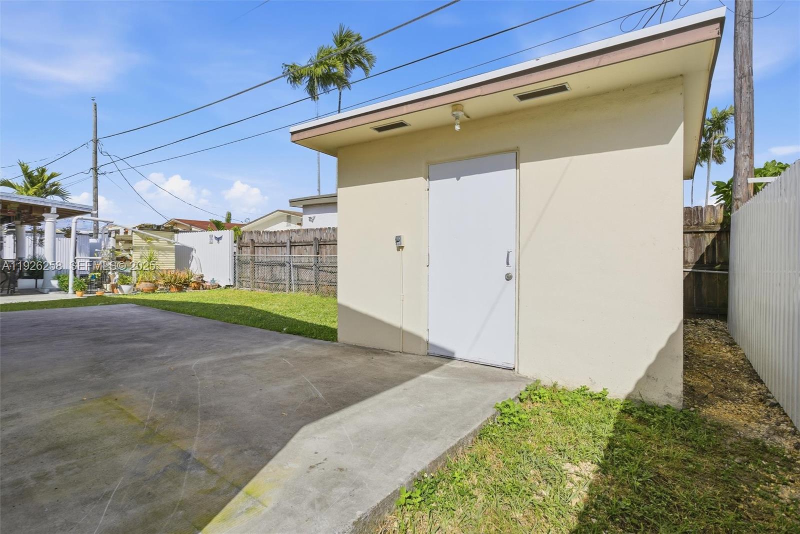 10551 SW 27th St Miami, FL 33165