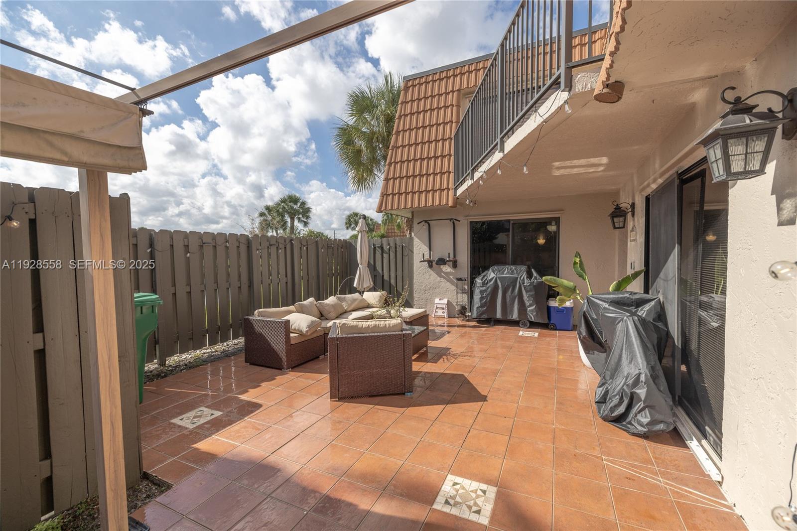 11006 N Harmony Lk Cir Davie, FL 33324