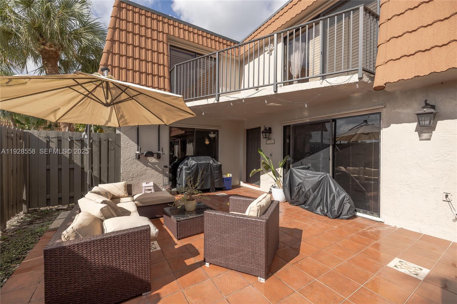 11006 N Harmony Lk Cir Davie, FL 33324