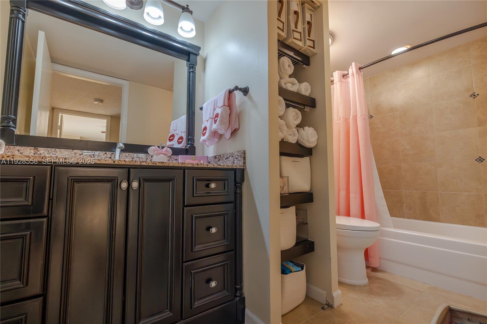 11006 N Harmony Lk Cir Davie, FL 33324