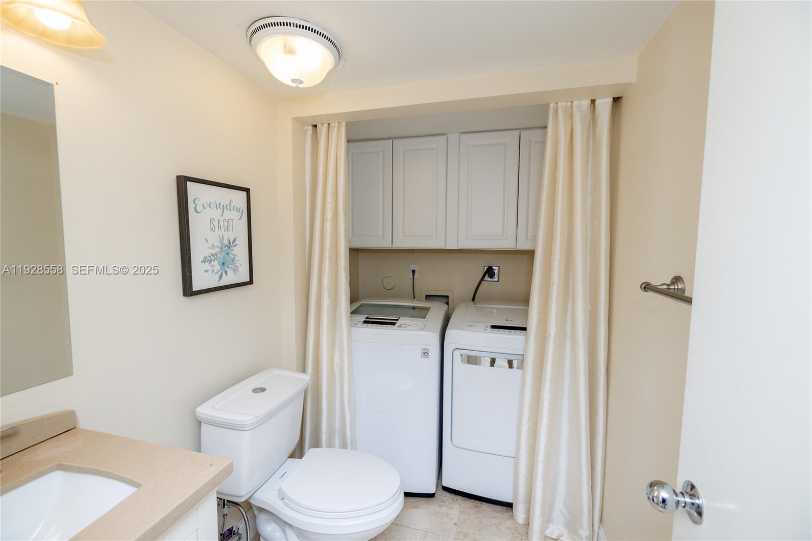 11006 N Harmony Lk Cir Davie, FL 33324