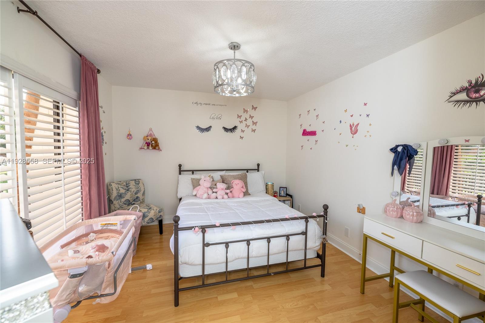 11006 N Harmony Lk Cir Davie, FL 33324