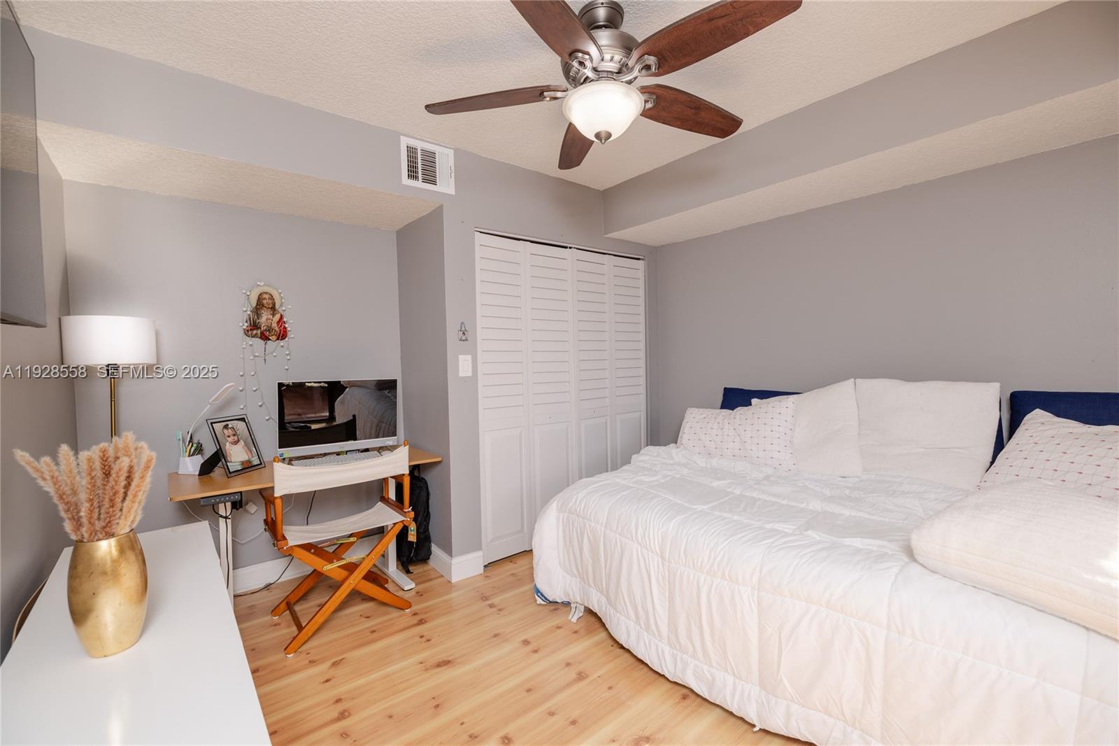 11006 N Harmony Lk Cir Davie, FL 33324