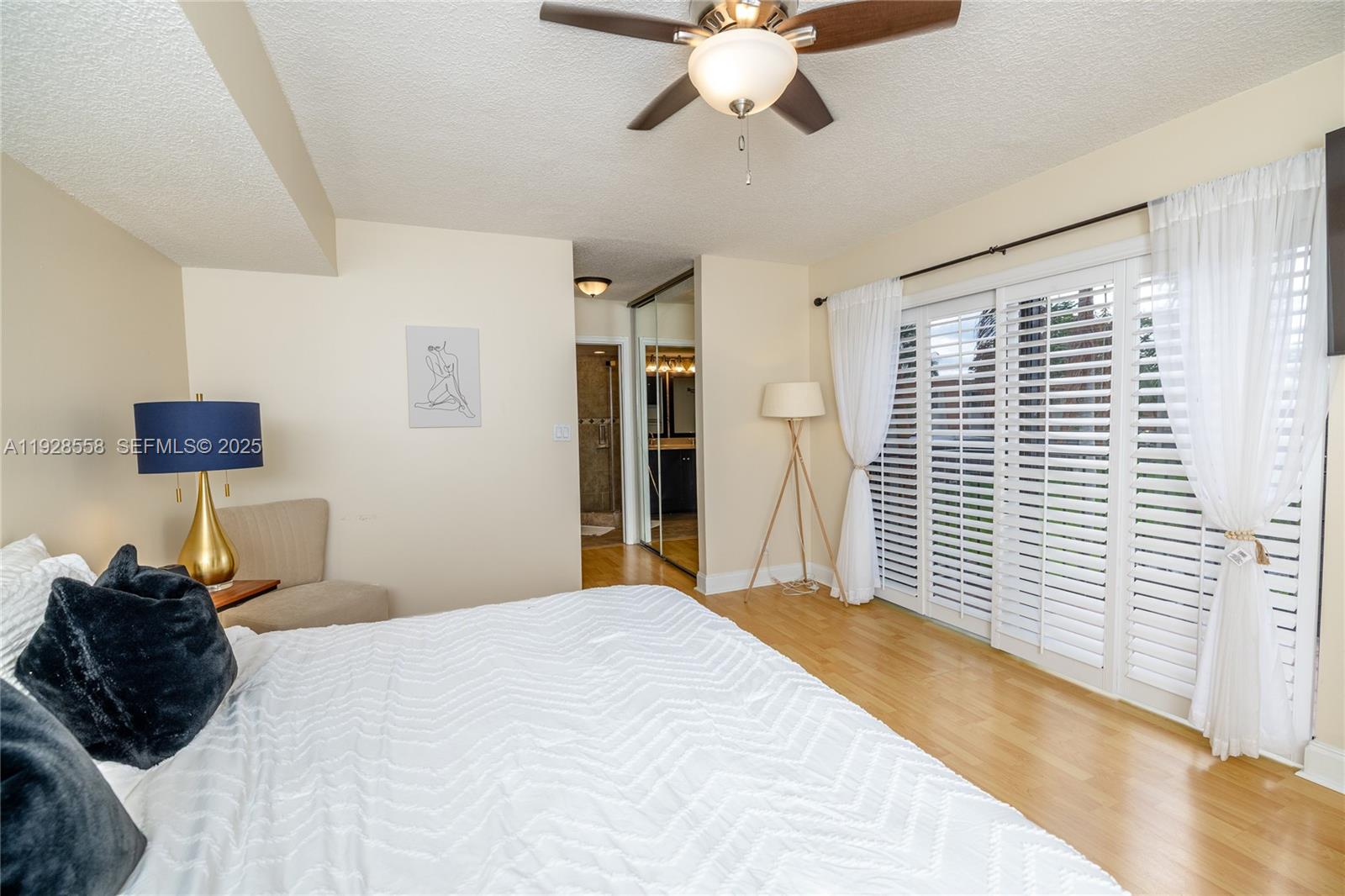 11006 N Harmony Lk Cir Davie, FL 33324