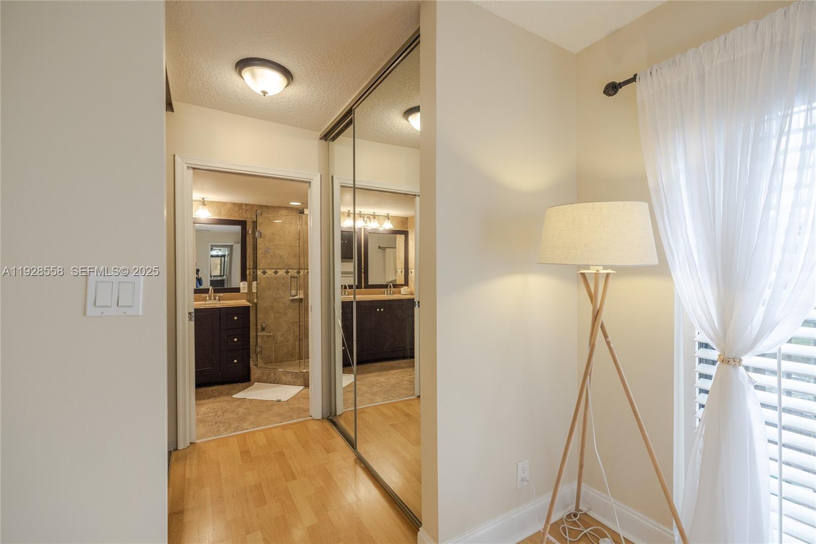 11006 N Harmony Lk Cir Davie, FL 33324