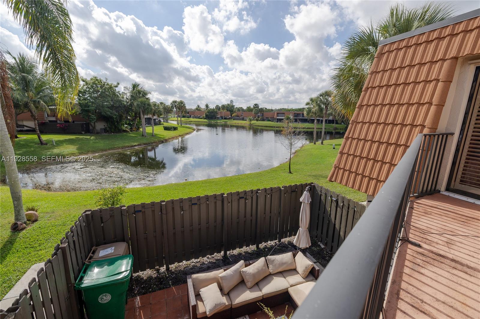 11006 N Harmony Lk Cir Davie, FL 33324