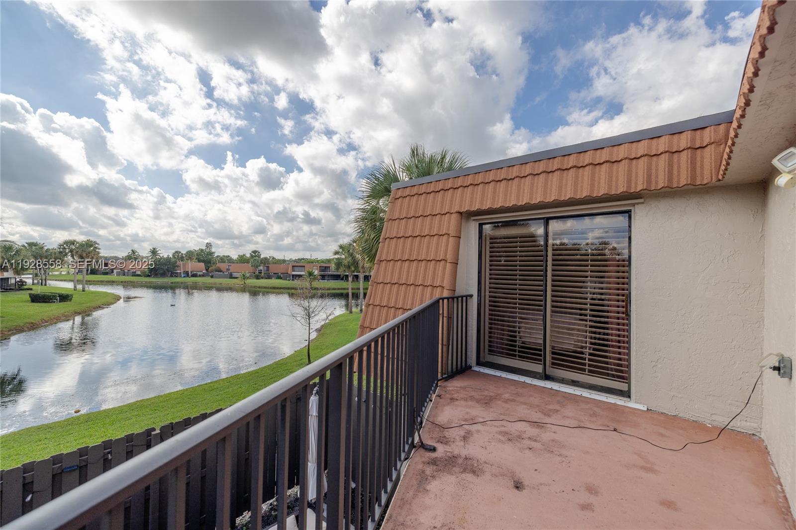 11006 N Harmony Lk Cir Davie, FL 33324