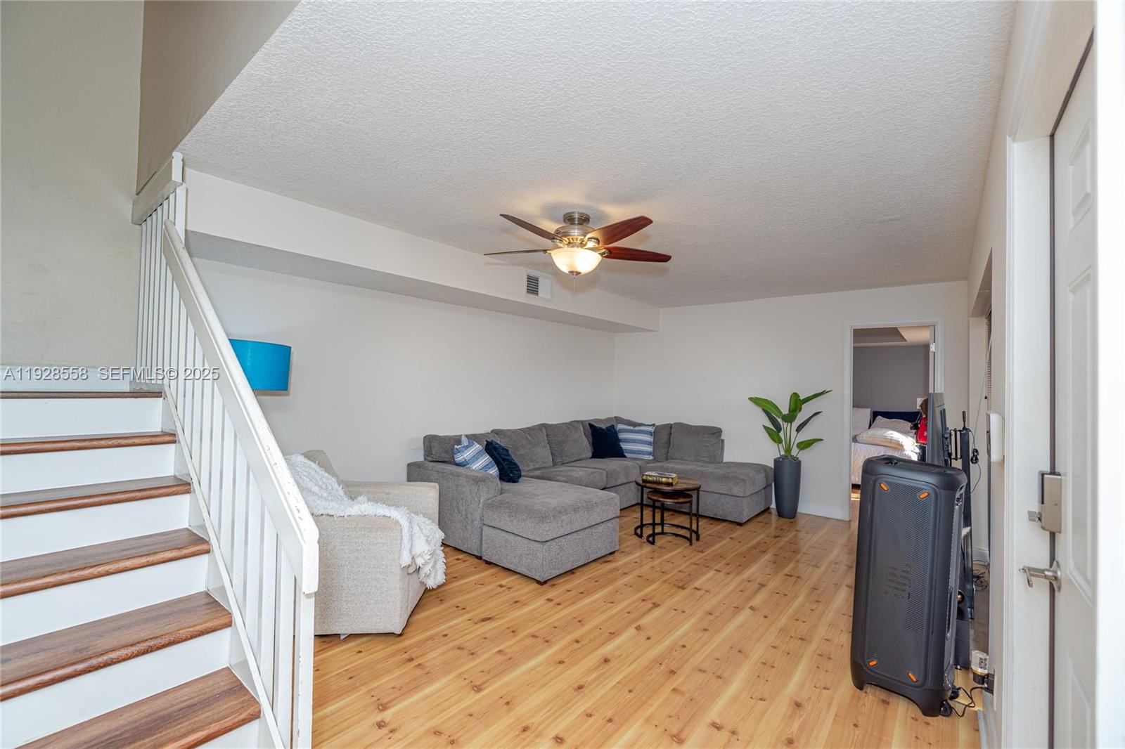 11006 N Harmony Lk Cir Davie, FL 33324