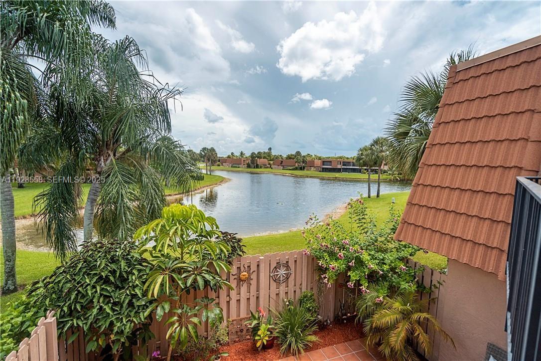 11006 N Harmony Lk Cir Davie, FL 33324
