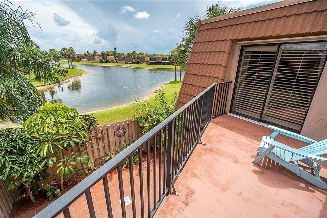 11006 N Harmony Lk Cir Davie, FL 33324