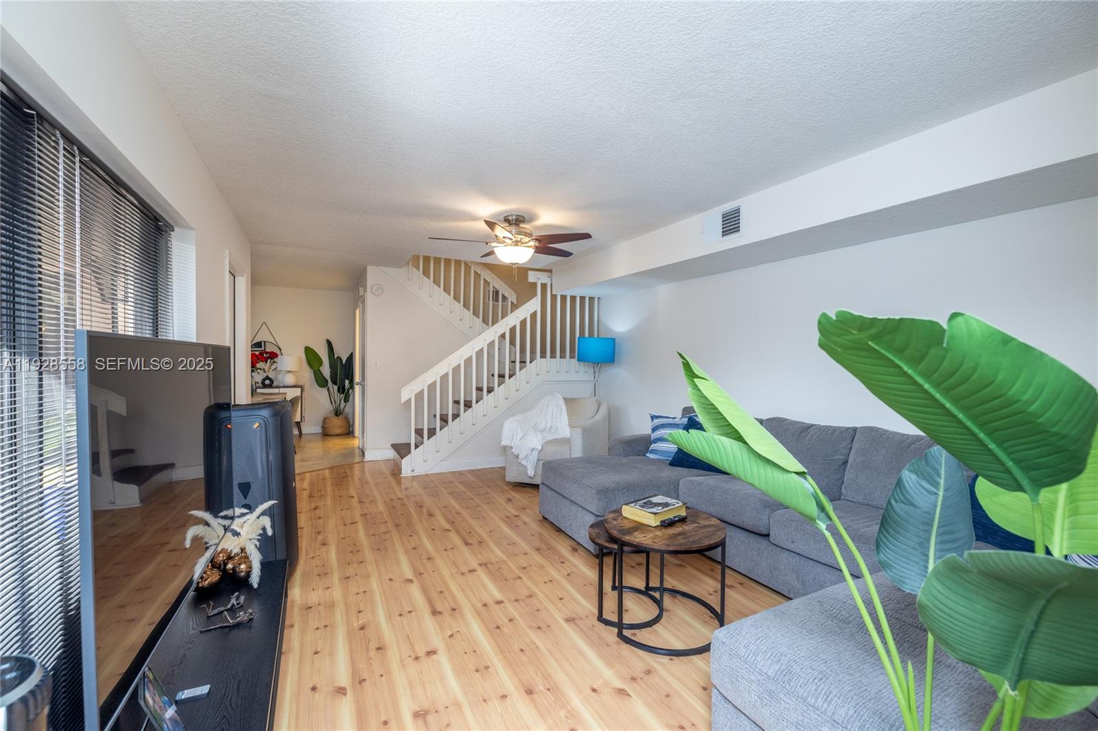 11006 N Harmony Lk Cir Davie, FL 33324