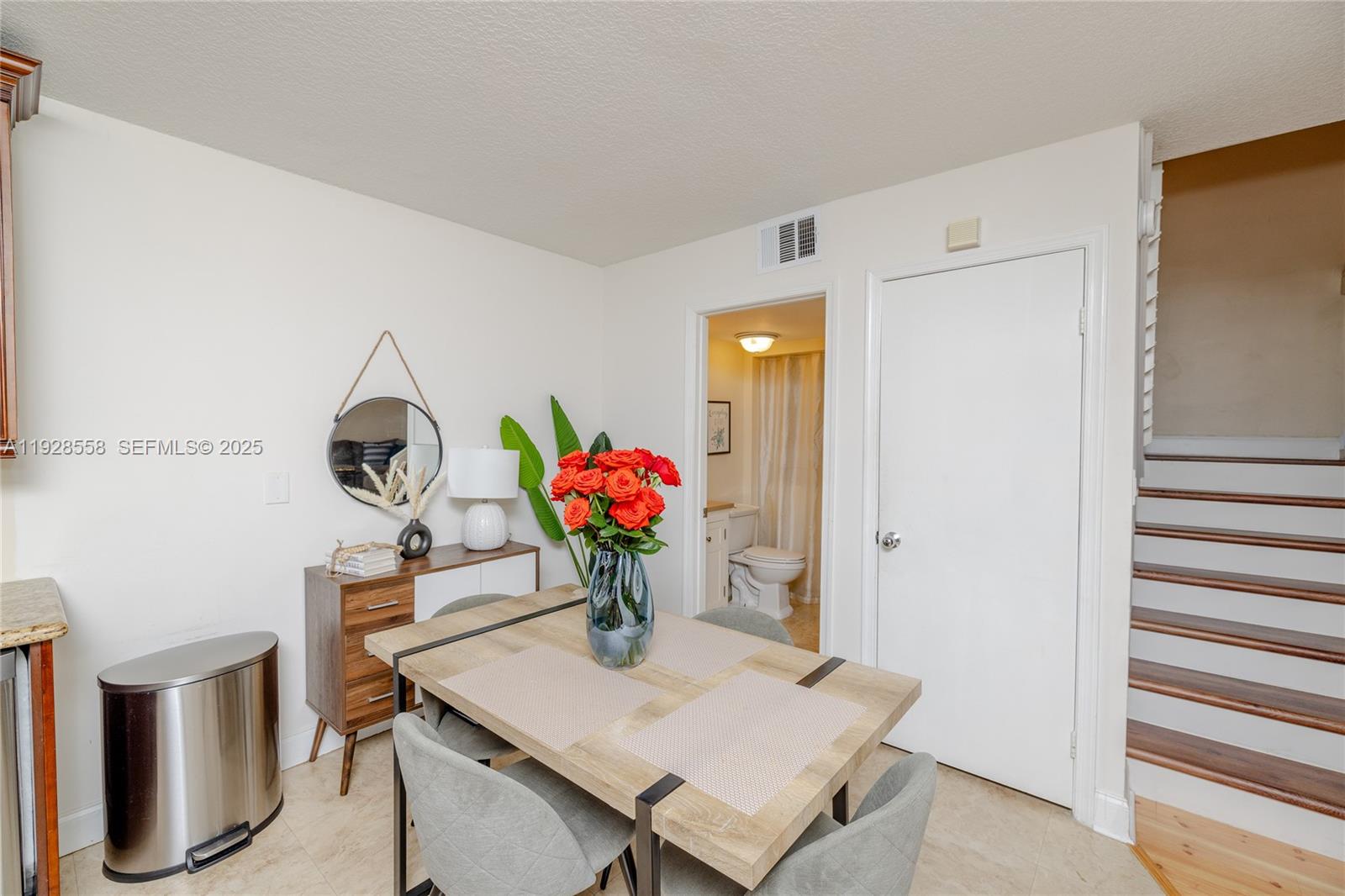 11006 N Harmony Lk Cir Davie, FL 33324