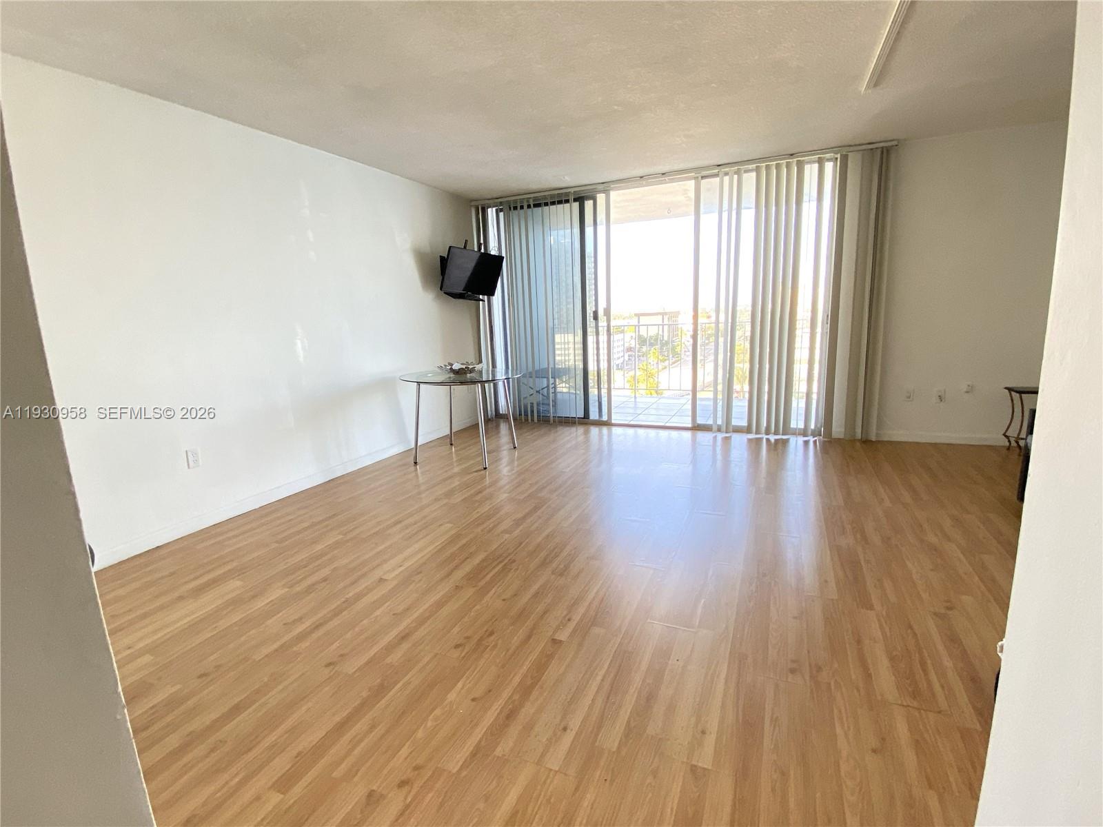 1865 79th St Cswy #11F North Bay Village, FL 33141