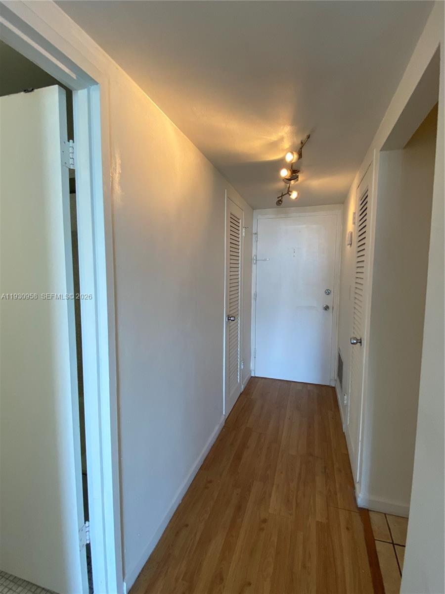 1865 79th St Cswy #11F North Bay Village, FL 33141