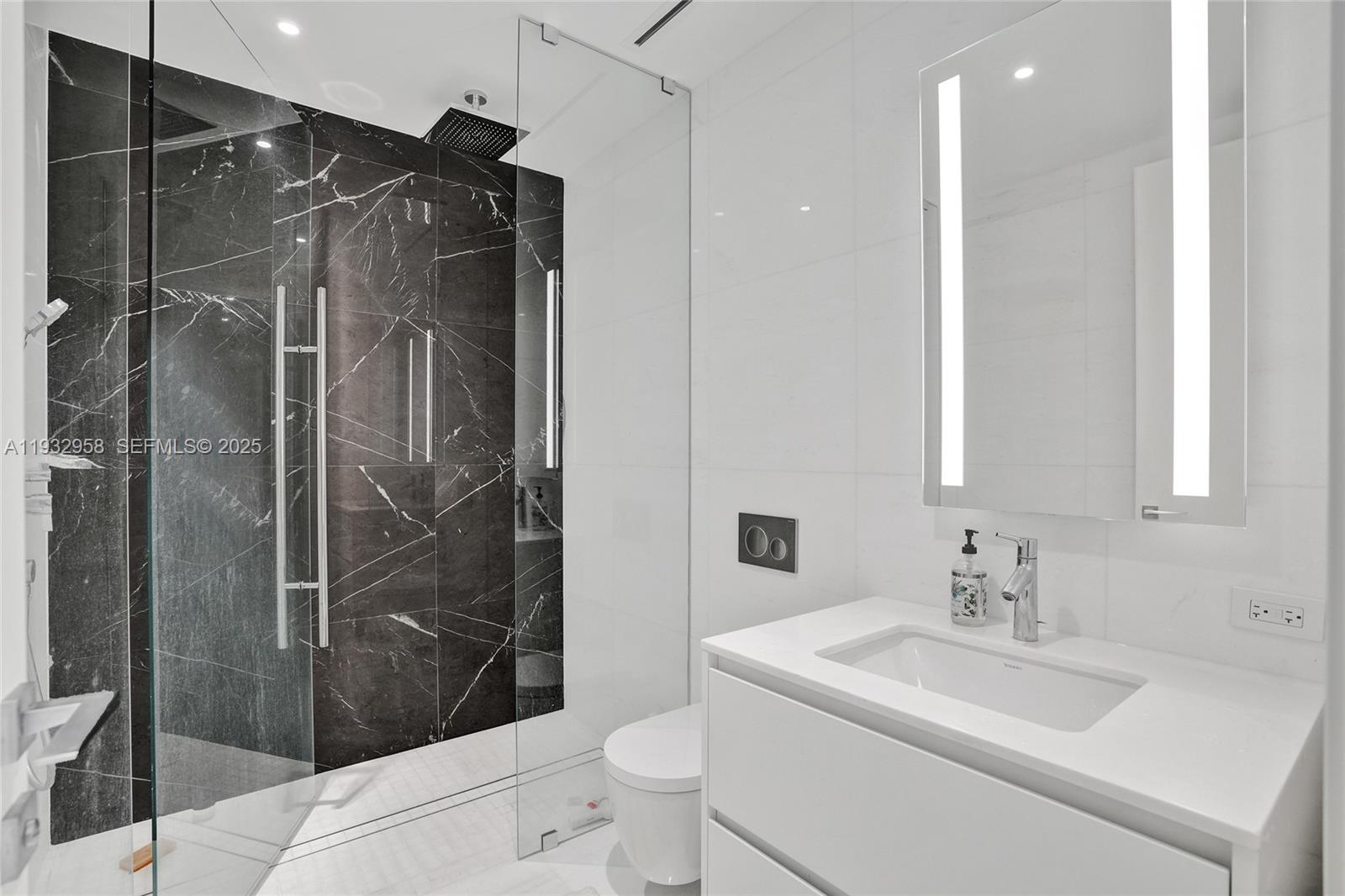 300 Biscayne Blvd Way #3304C Miami, FL 33131