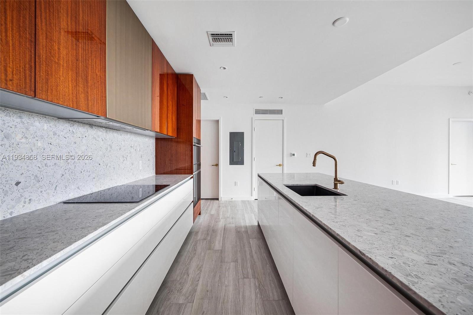 2678 Tigertail Ave #404 Miami, FL 33133