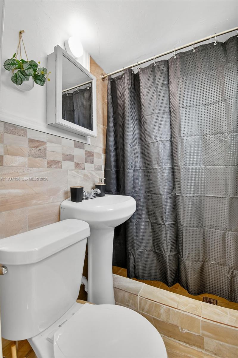 643 NE 130th St North Miami, FL 33161