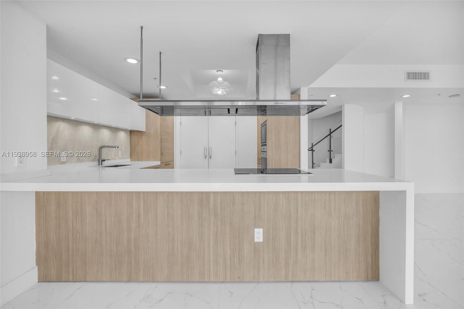 17111 Biscayne Blvd #411 North Miami Beach, FL 33160