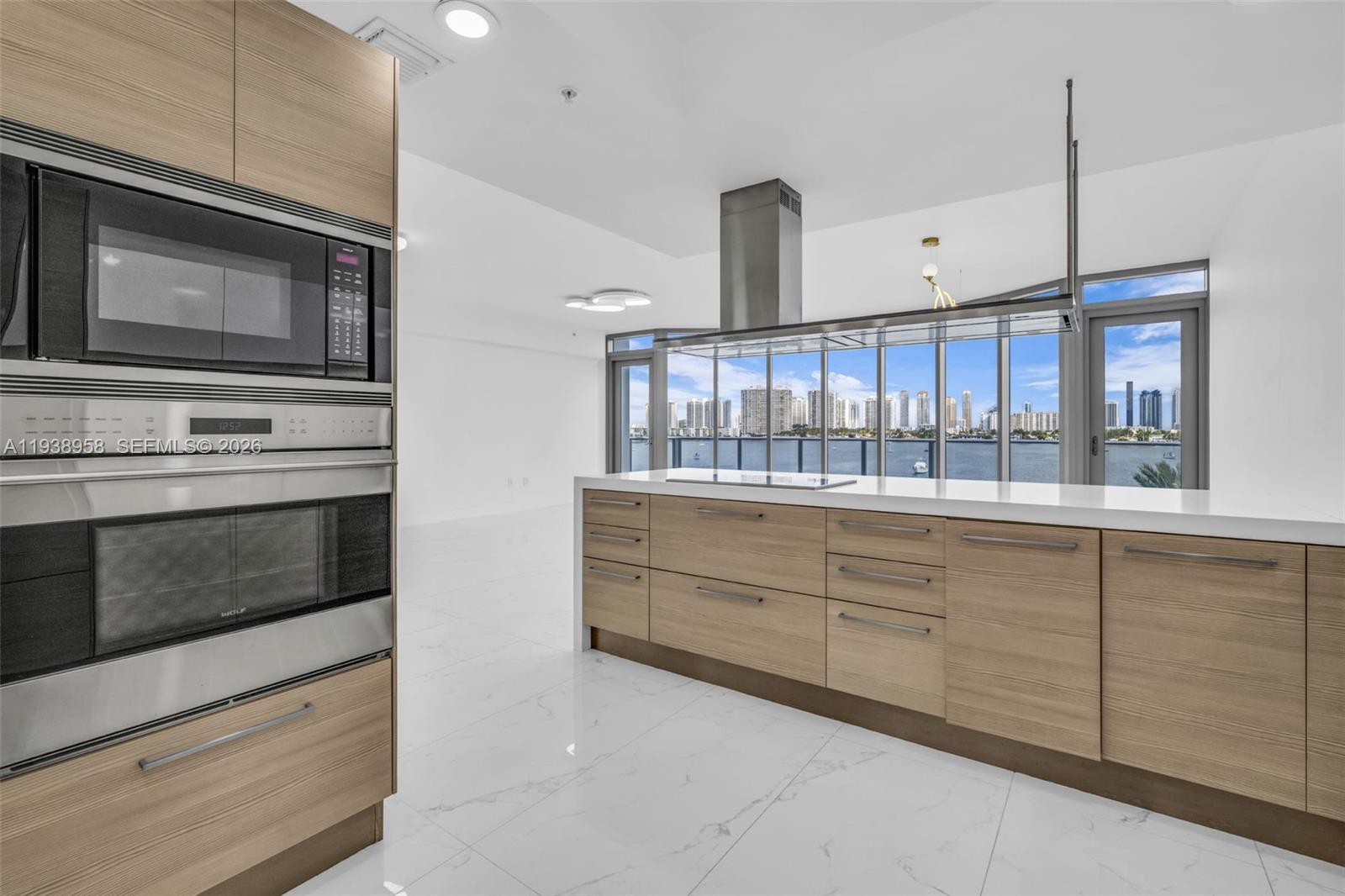 17111 Biscayne Blvd #411 North Miami Beach, FL 33160