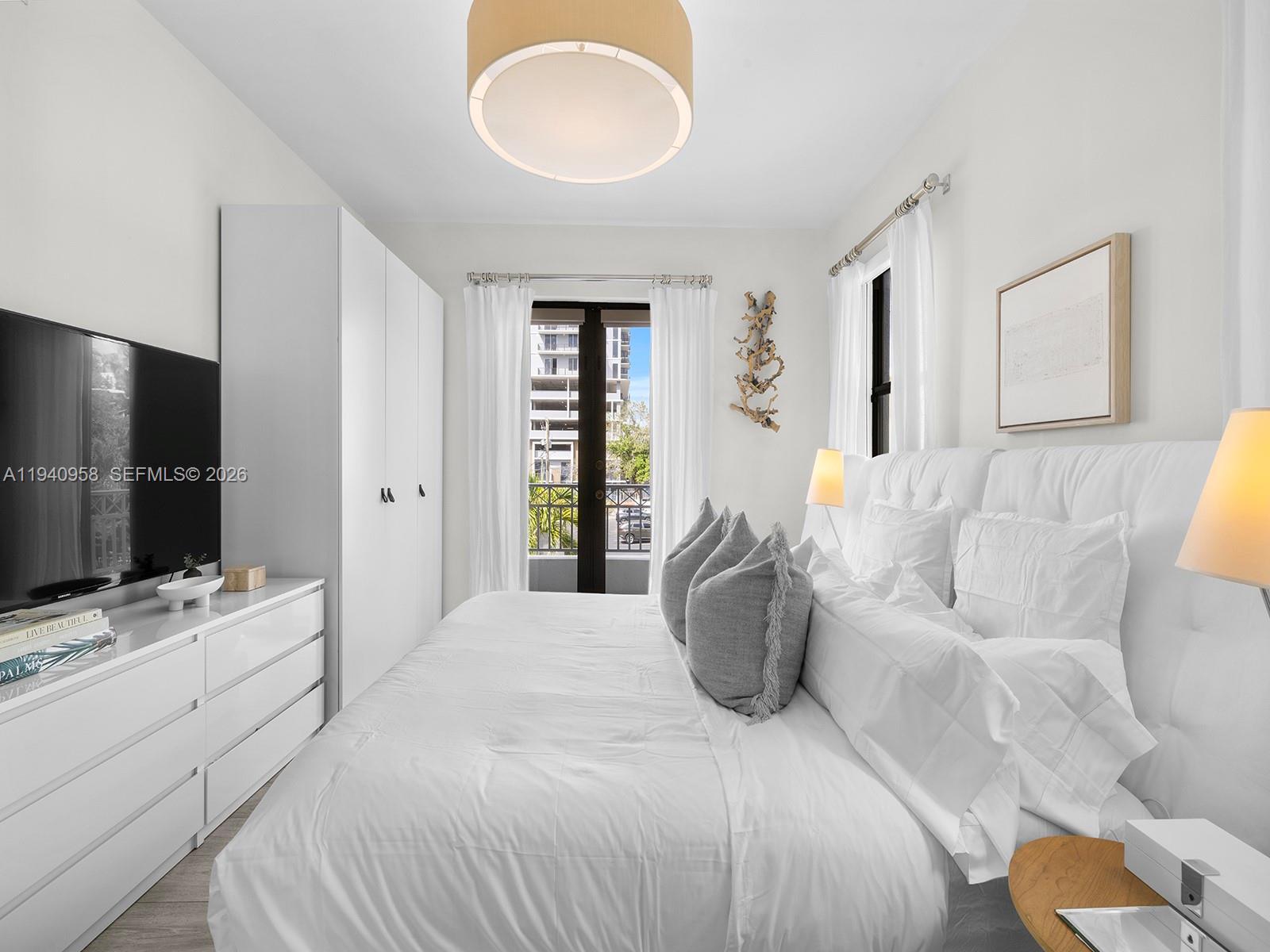 5864 SW 74th Ter #G South Miami, FL 33143