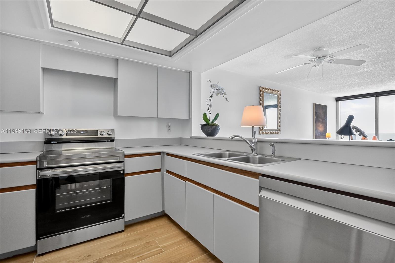 400 S Pointe Dr #1608 Miami Beach, FL 33139