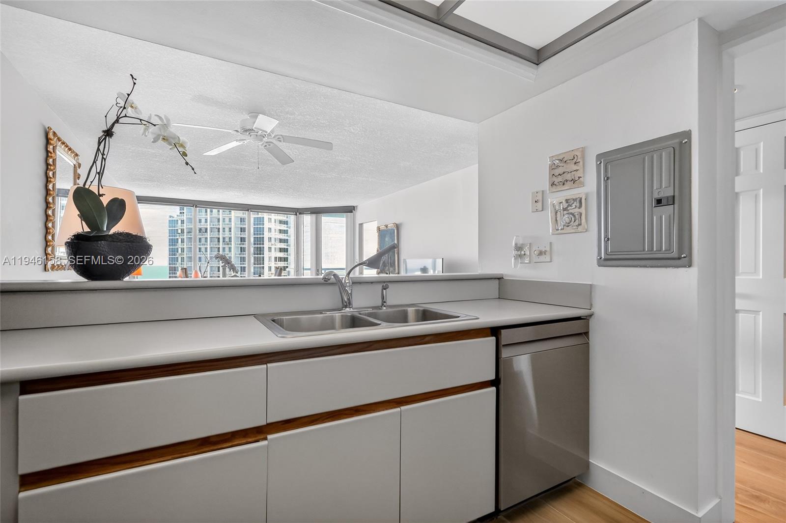 400 S Pointe Dr #1608 Miami Beach, FL 33139