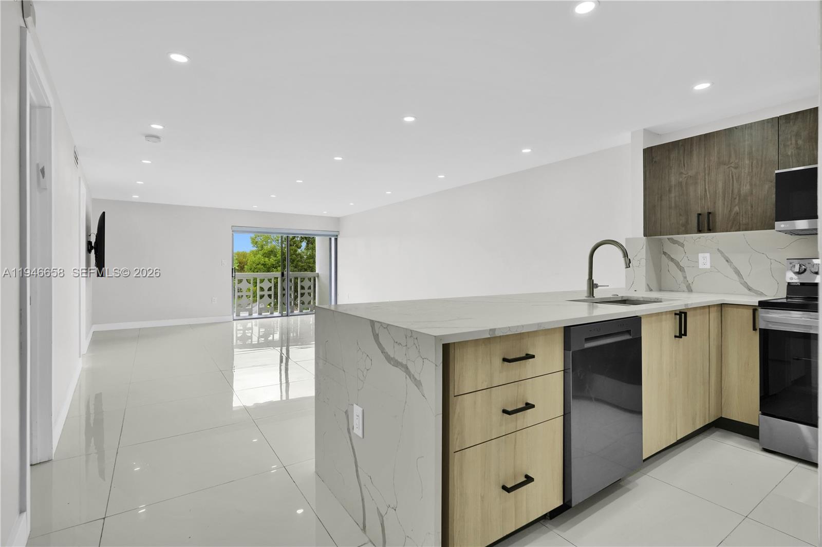 4141 Nautilus Dr #3F Miami Beach, FL 33140