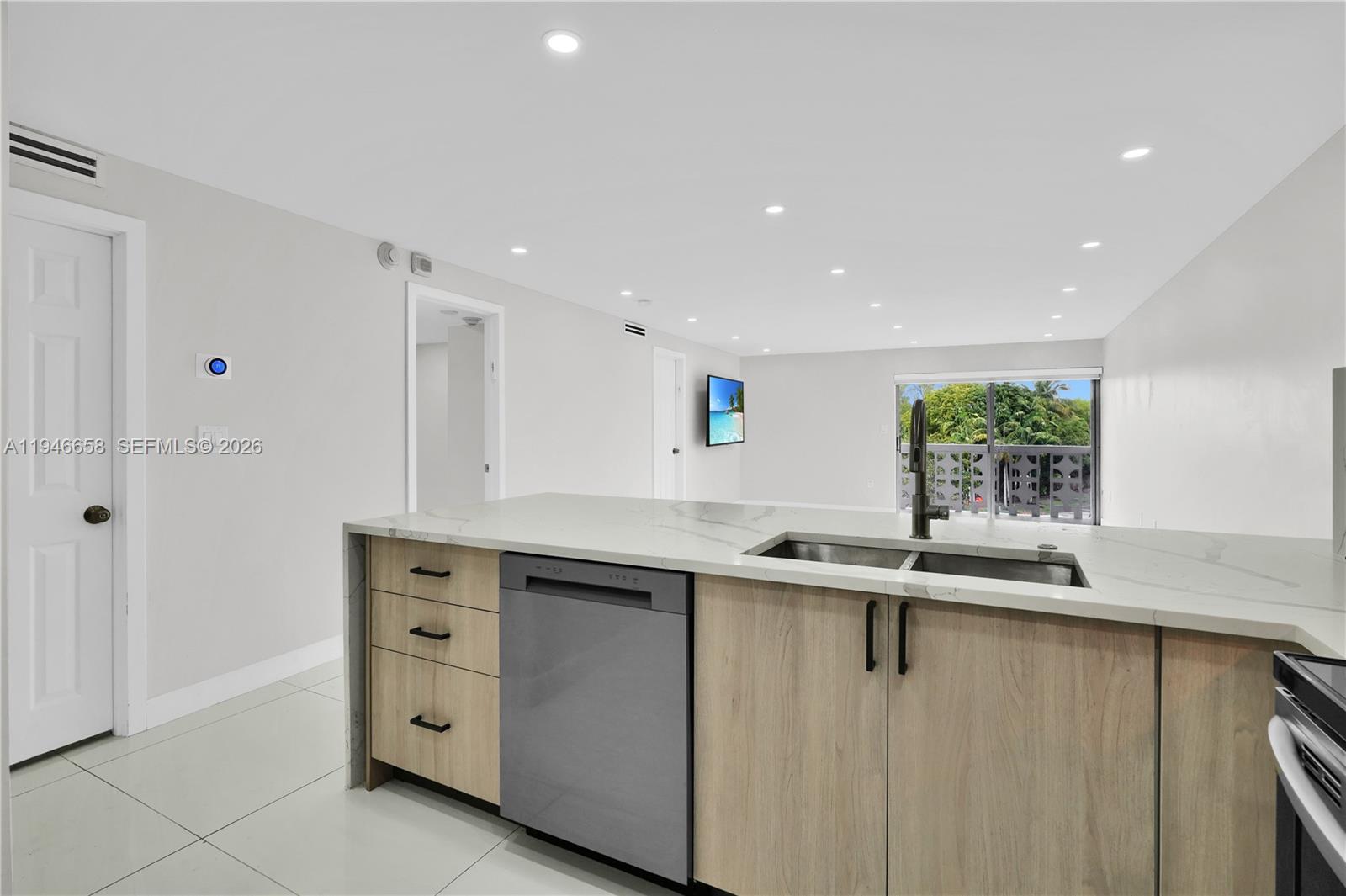 4141 Nautilus Dr #3F Miami Beach, FL 33140