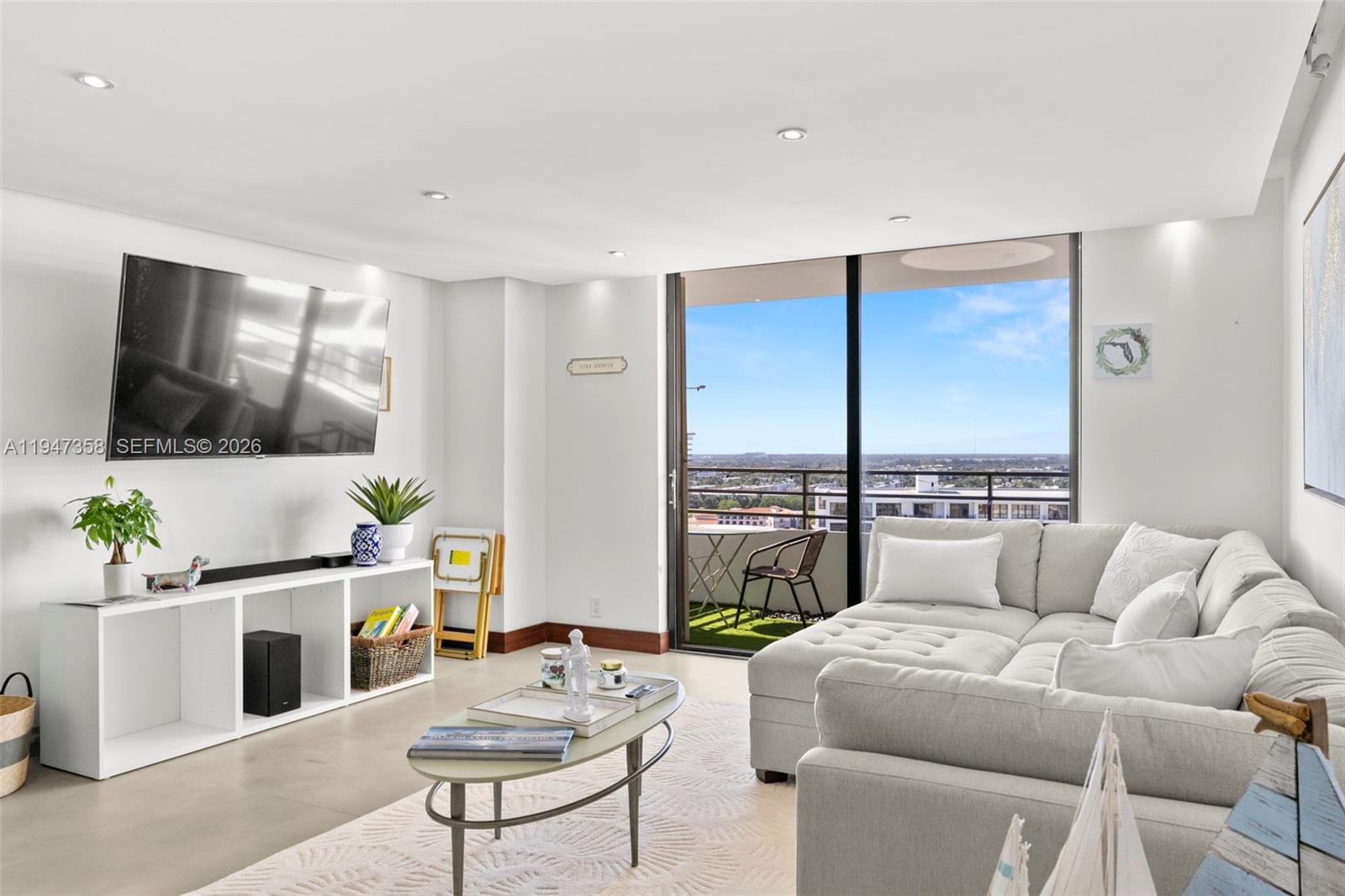 2500 Parkview Dr #2319 Hallandale Beach, FL 33009