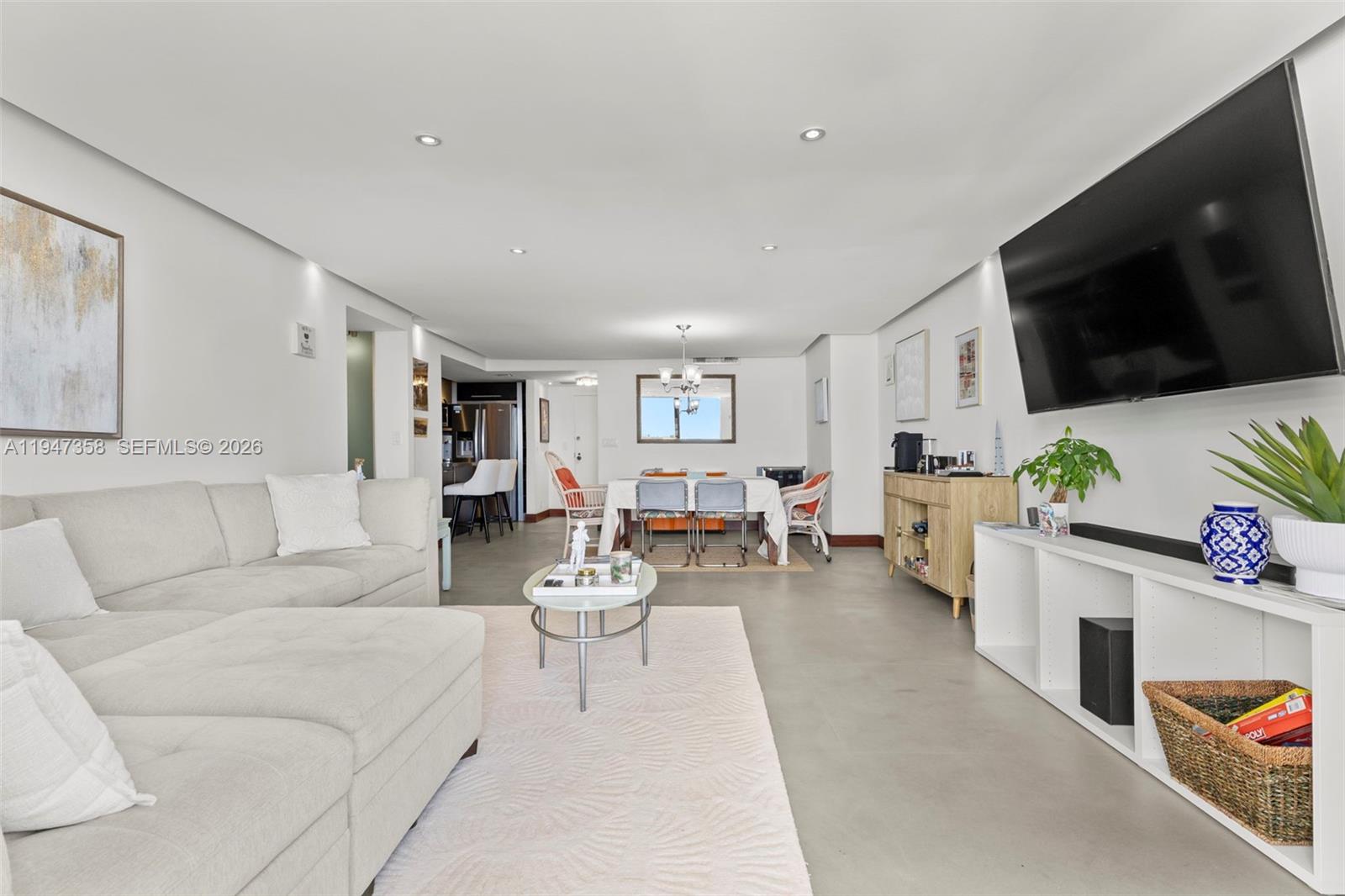 2500 Parkview Dr #2319 Hallandale Beach, FL 33009