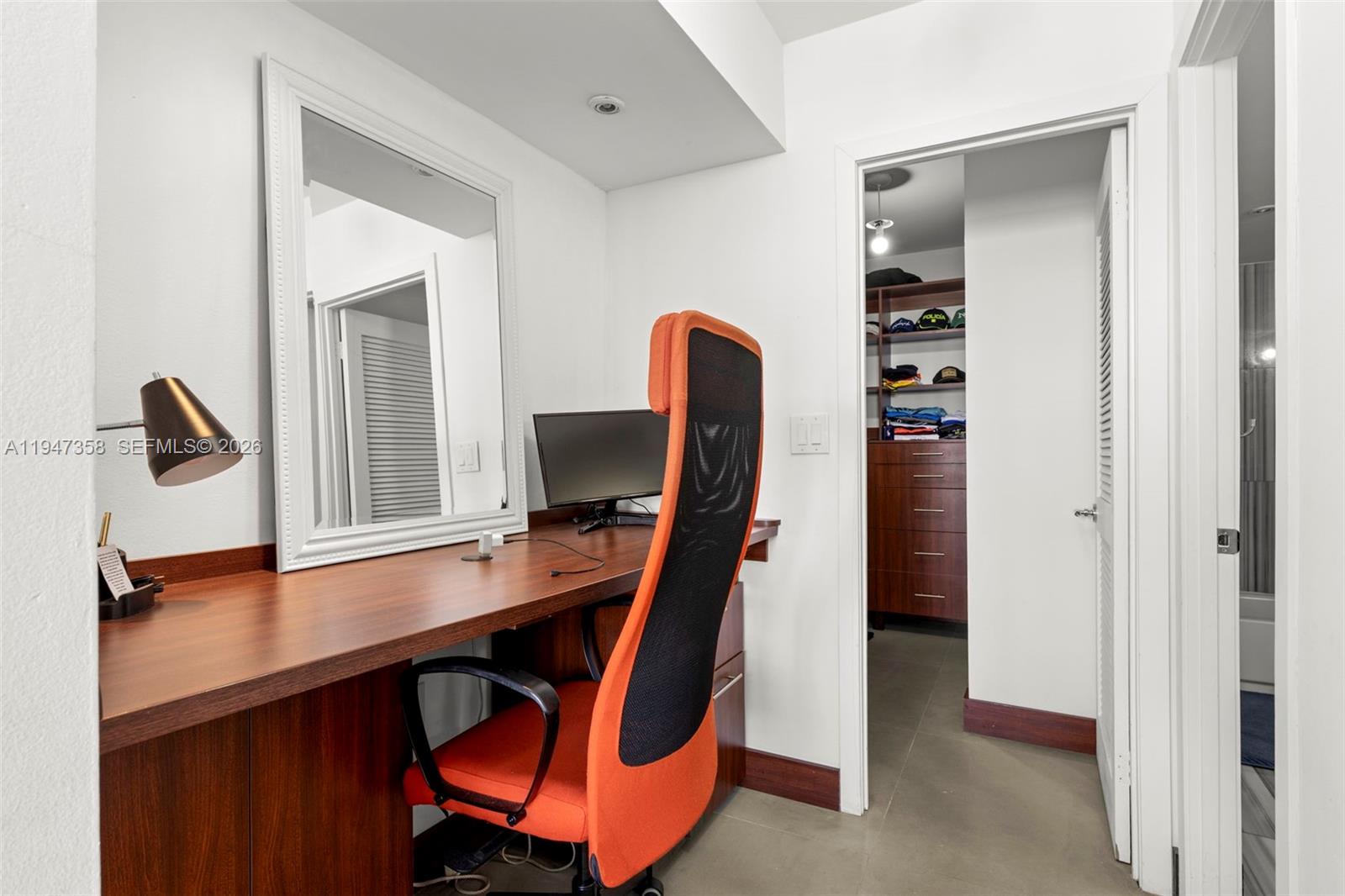 2500 Parkview Dr #2319 Hallandale Beach, FL 33009