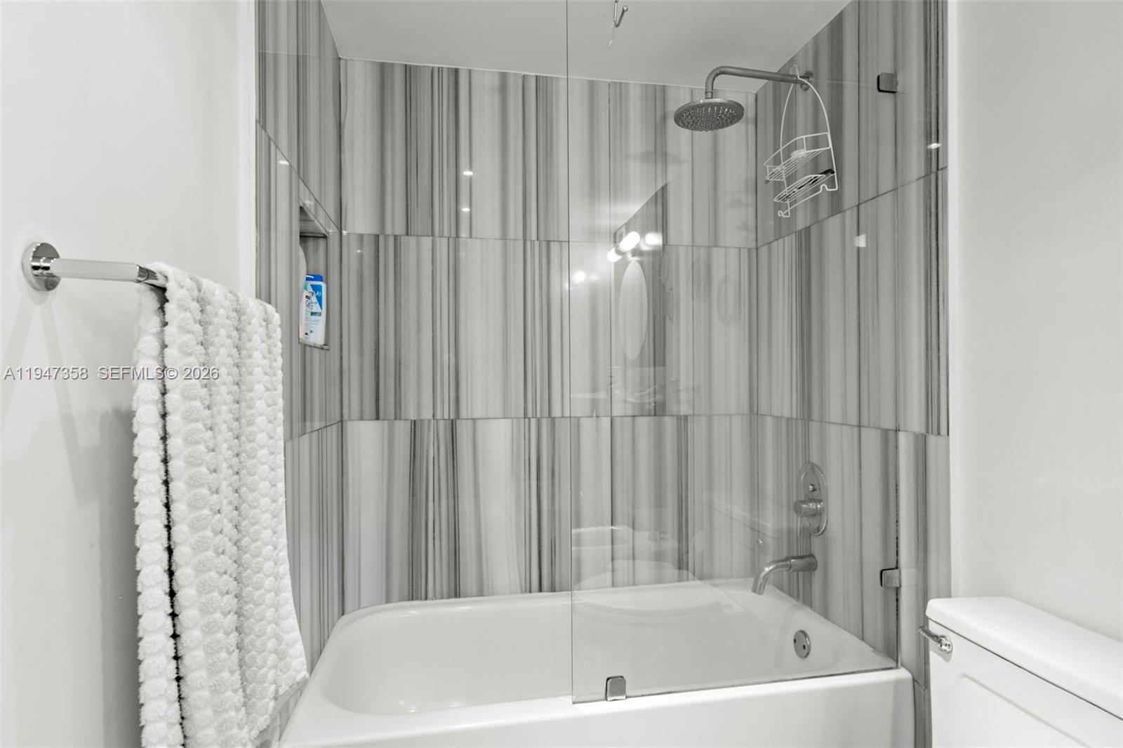 2500 Parkview Dr #2319 Hallandale Beach, FL 33009