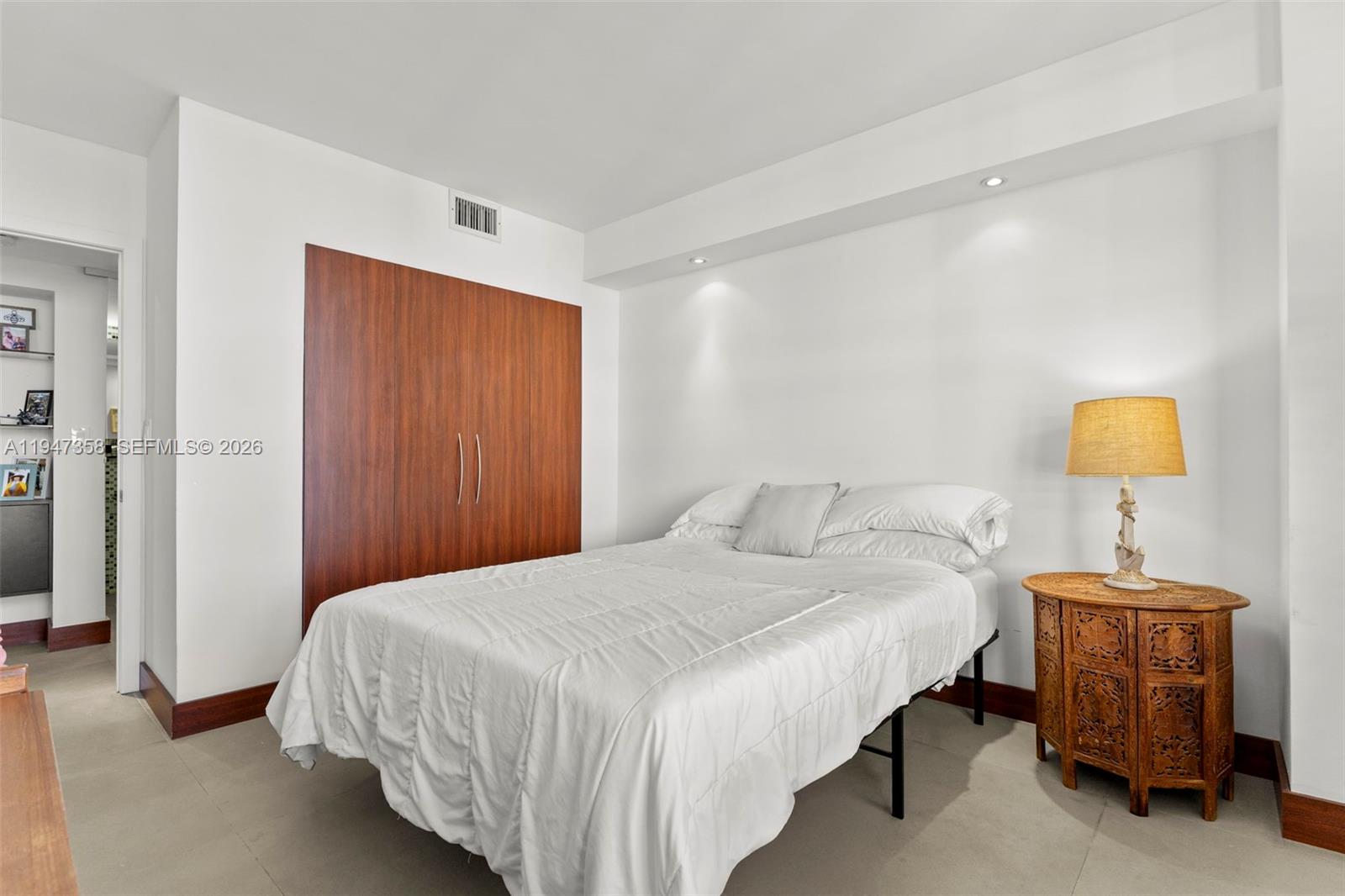 2500 Parkview Dr #2319 Hallandale Beach, FL 33009